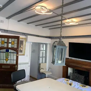  Apartment One Bedroom In Heart Of